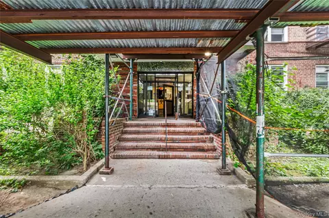 42-40 Bowne St #1F, New York, NY 11355