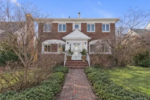 11018 67th Dr, New York, NY 11375