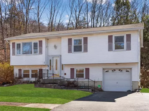 82 Lincoln St, Ramapo, NY 10974