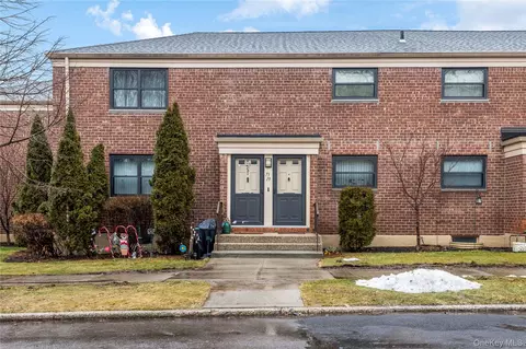 73-19 220th St #140B2, Oakland Gardens, NY 11364