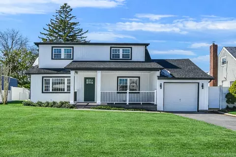30 Jean Dr, North Babylon, NY 11703