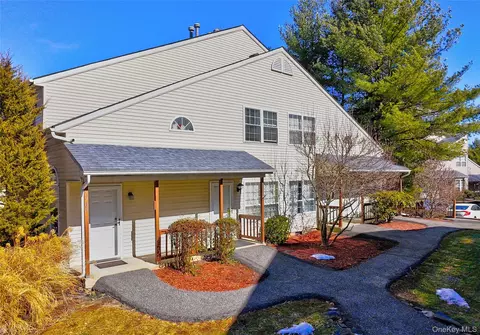 1906 Rosewood Ct, Highland Mills, NY 10930