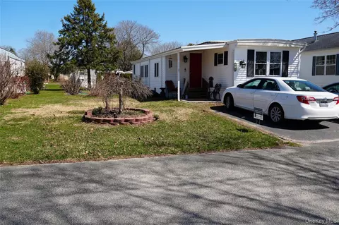 703-106 Fresh Pond Ave, Calverton, NY 11933