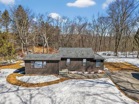 208 Ressique Rd, Carmel Hamlet, NY 10512