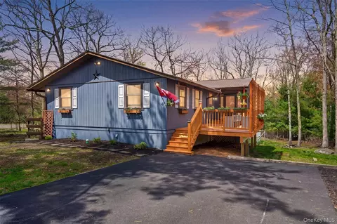 4 Picadilly Ct, Thompson, NY 12775