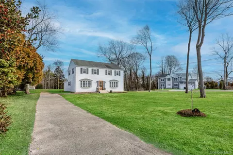 41 Gillette Ave, Bayport, NY 11705