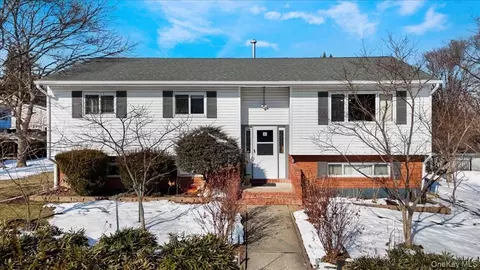 30 Govan Dr, Stony Point, NY 10980