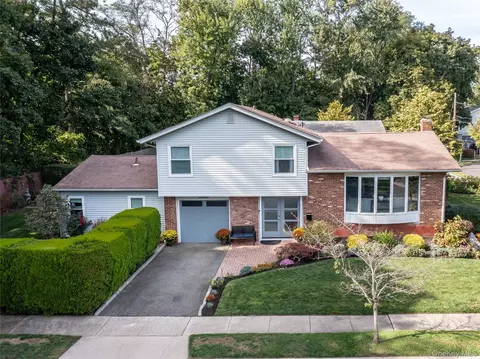 1 James Ave, North Hempstead, NY 11050