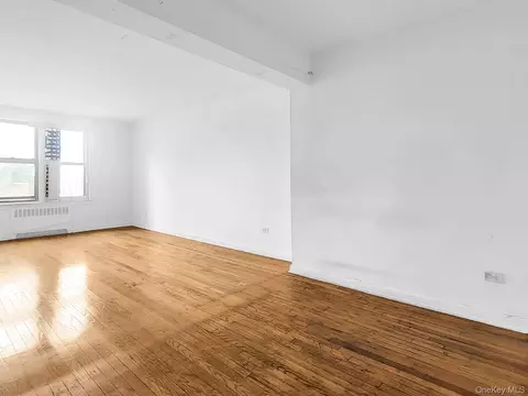 147-37 Roosevelt Ave #5D, Flushing, NY 11354