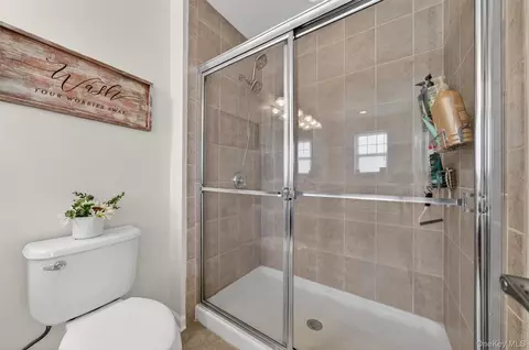 Bath - 131 Meadow View Dr, Middletown, NY 10940 photo 2 of 3