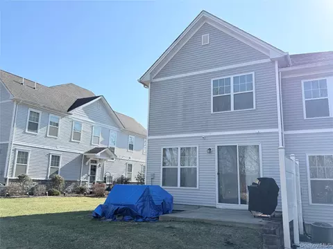 Exterior - 131 Meadow View Dr, Middletown, NY 10940 photo 4 of 6