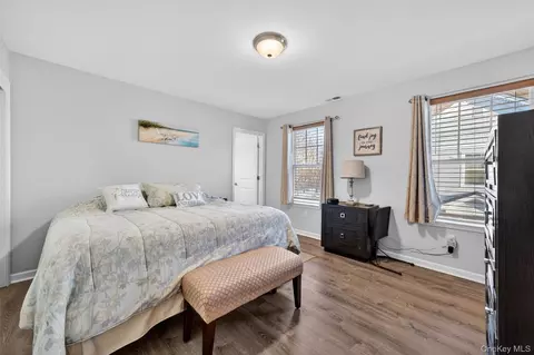 Bedroom - 131 Meadow View Dr, Middletown, NY 10940 photo 4 of 7