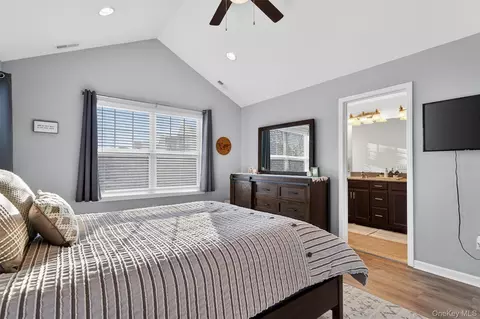 Bedroom - 131 Meadow View Dr, Middletown, NY 10940 photo 2 of 7