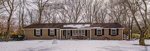 9 Storybook Ln, Saint James, NY 11780