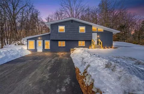 74 Roosevelt Rd, Hyde Park, NY 12538