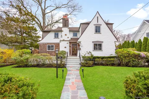 200 Larchmont Ave, Larchmont, NY 10538