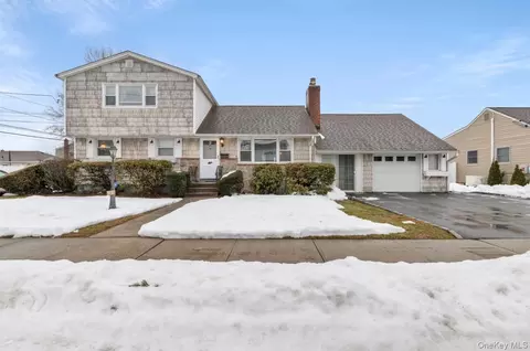 181 Sycamore Ave, Bethpage, NY 11714