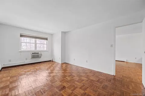Living - 1840 Crompond Rd #2A3, Peekskill, NY 10566 photo 4 of 4