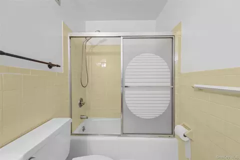 Bath - 1840 Crompond Rd #2A3, Peekskill, NY 10566 photo 2 of 2
