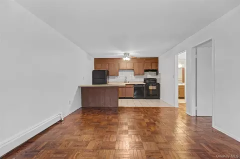 Living - 1840 Crompond Rd #2A3, Peekskill, NY 10566 photo 1 of 4