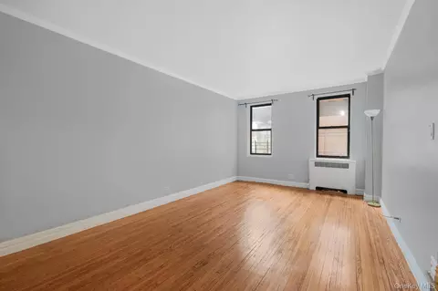 306 E Mosholu Pkwy S #1F, New York, NY 10458