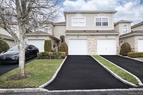 113 Windwatch Dr, Hauppauge, NY 11788