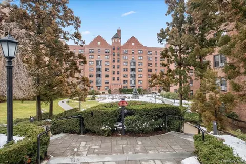 190 Garth Rd #3R, Scarsdale, NY 10583