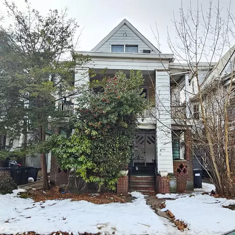 596 E 8th St, Brooklyn, NY 11218