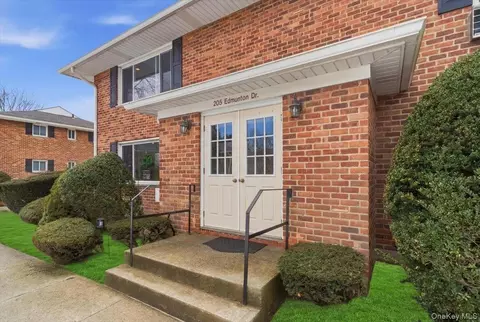 205 Edmunton Dr #H18, North Babylon, NY 11703