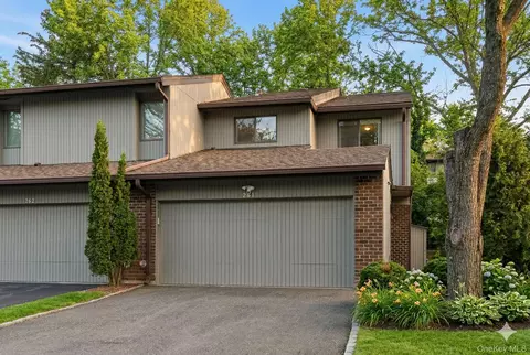 261 Vista Dr, Jericho, NY 11753