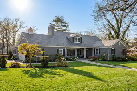 10 Norfolk Rd, North Hempstead, NY 11020