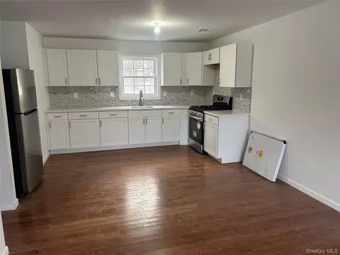 15 Waldron Ave, Clarkstown, NY 10960