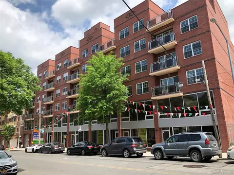 35-19 Leavitt St #2I, Flushing, NY 11354