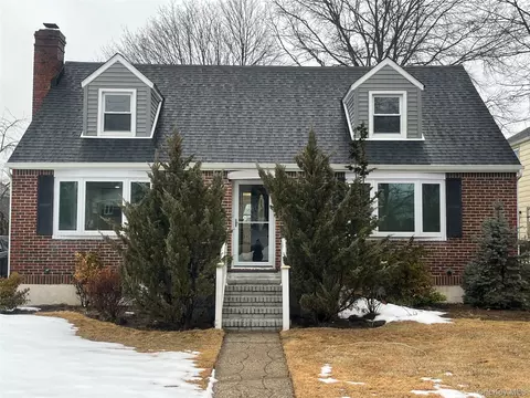 240 Woodfield Rd, West Hempstead, NY 11552