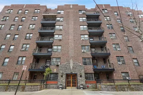 30 Clinton Pl #LB, New Rochelle, NY 10801