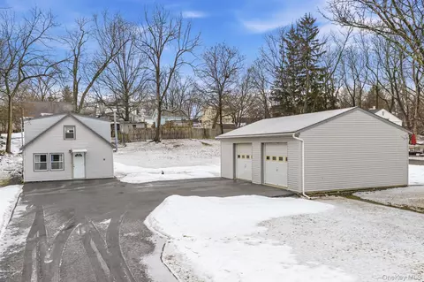 331 Highland Ave Ext, Wallkill, NY 10940