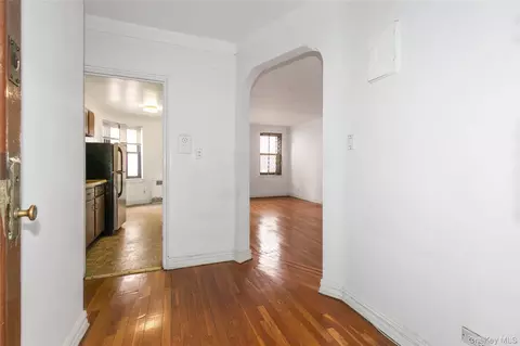 83-06 Vietor Ave #4R, Elmhurst, NY 11373