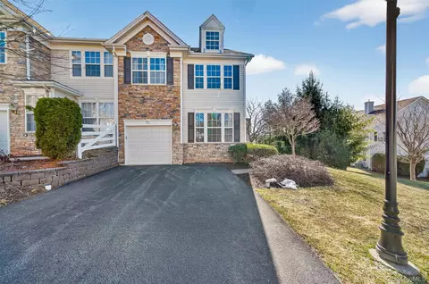 83 Barr Ln, Monroe, NY 10950