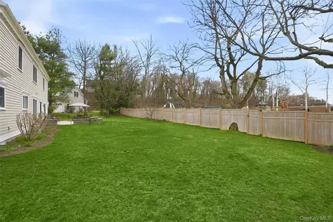 Exterior - 4 Ellis Ct, Rye, NY 10580 photo 4 of 4