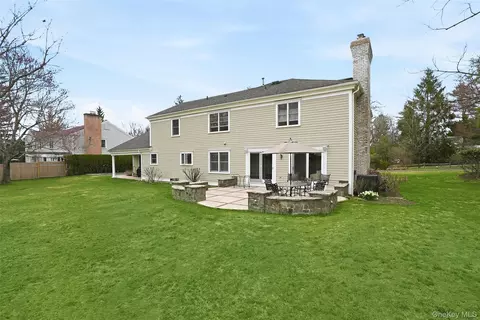 Exterior - 4 Ellis Ct, Rye, NY 10580 photo 3 of 4