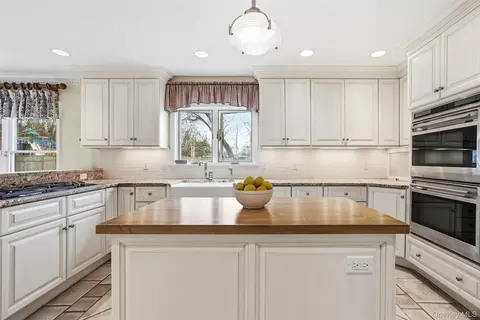 Kitchen - 4 Ellis Ct, Rye, NY 10580 photo 1 of 2