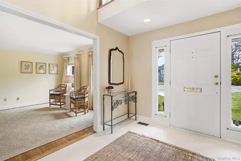 Entry Way - 4 Ellis Ct, Rye, NY 10580 photo 2 of 3