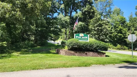 411 Fox Run Ln, Carmel Hamlet, NY 10512