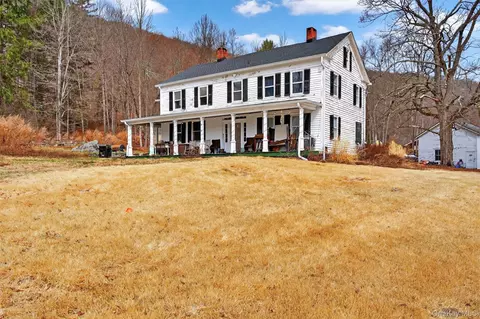 611 Peekskill Hollow Rd, Putnam Valley, NY 10579