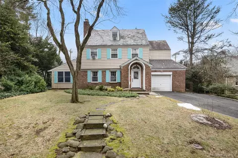 53 Somerset Dr S, North Hempstead, NY 11020