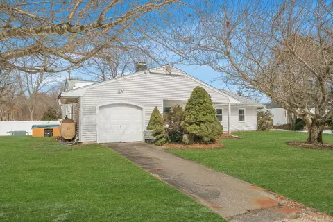 73 Morton St, Port Jefferson Station, NY 11776