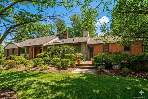 1017 Friendly Rd, Oyster Bay, NY 11771