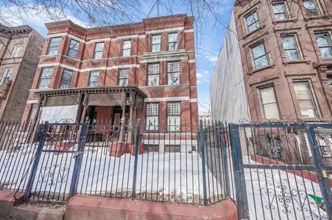 75 Macon St #HSE, Brooklyn, NY 11216