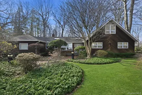 85 Hickory Dr, North Hempstead, NY 11576