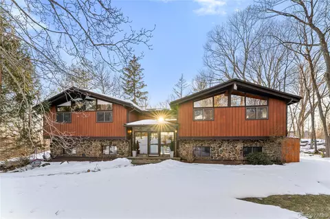 4 Mcguire Ln, Cortlandt, NY 10567